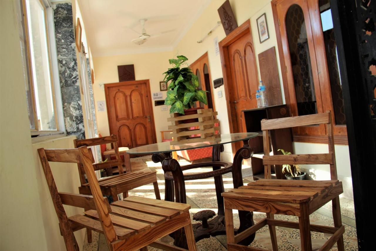 Republika Central Mansehra المظهر الخارجي الصورة